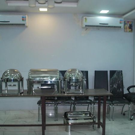 Hotel Heera International Kalküta Dış mekan fotoğraf