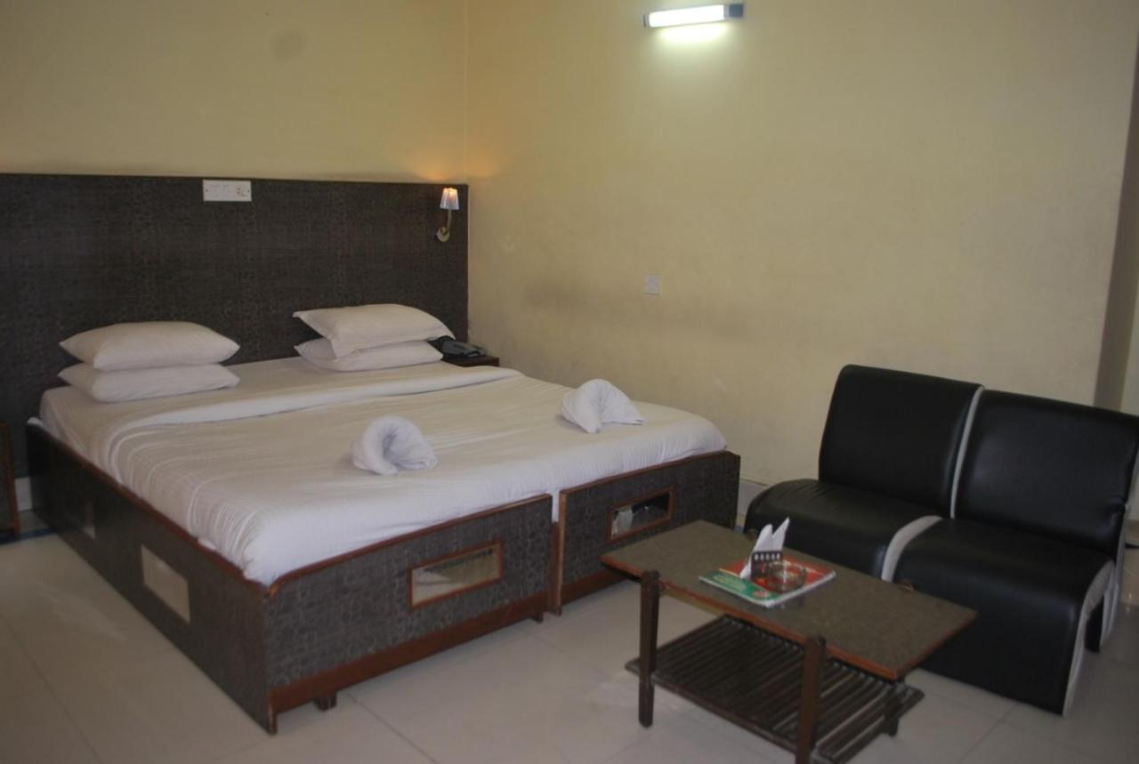 Hotel Heera International Kalküta Dış mekan fotoğraf