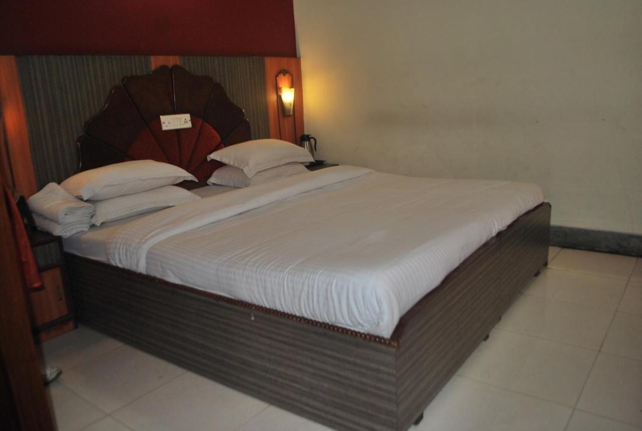 Hotel Heera International Kalküta Dış mekan fotoğraf